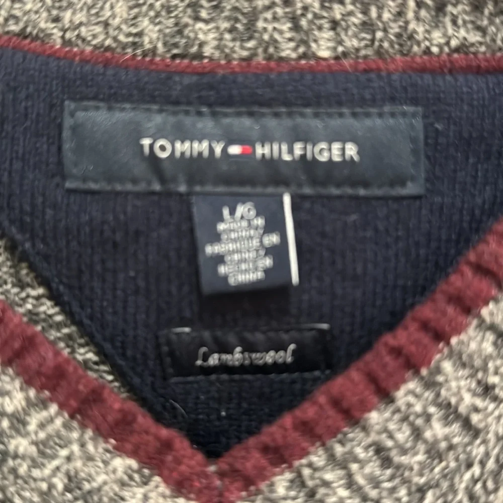 TOMMY HILFIGER V Neck Lambswool Sweater Gray Marled Burgundy Stripes L Large $70